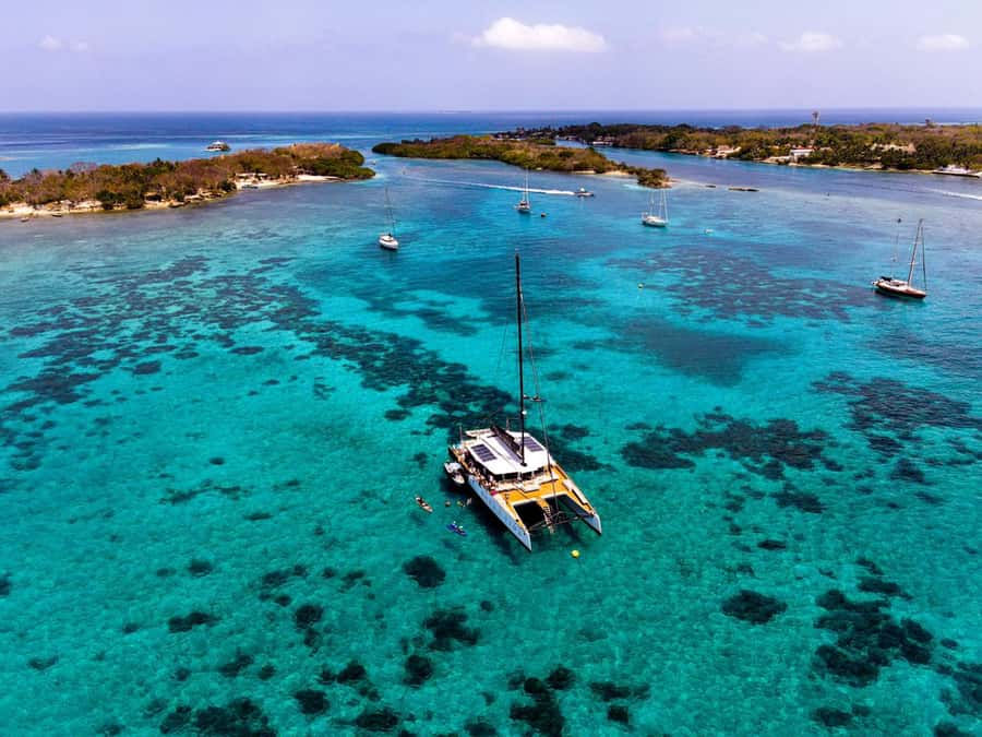 Cartagena: Rosario Islands Catamaran with Lunch and Snorkel - Settling in with fruit, shade, and open water