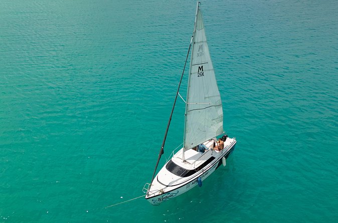 Catamaran Adventure: Navigate the Seven Colors - Guides who keep the mood easy