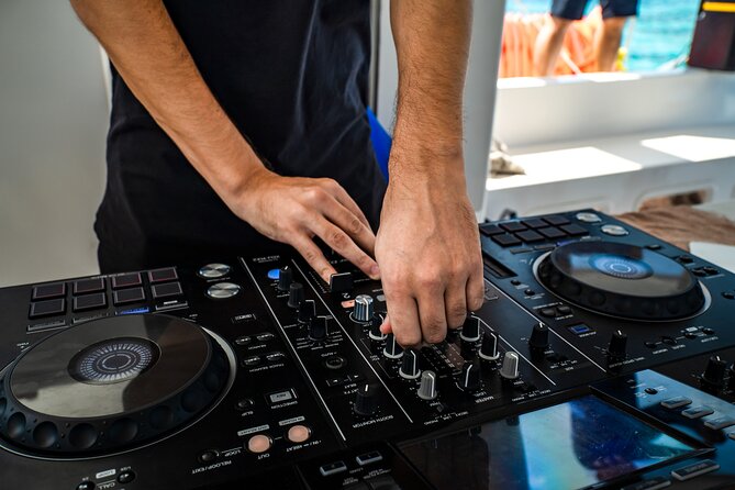 Catamaran Booze Party With Open Bar in Cancun - Quick facts about the Cancun catamaran party