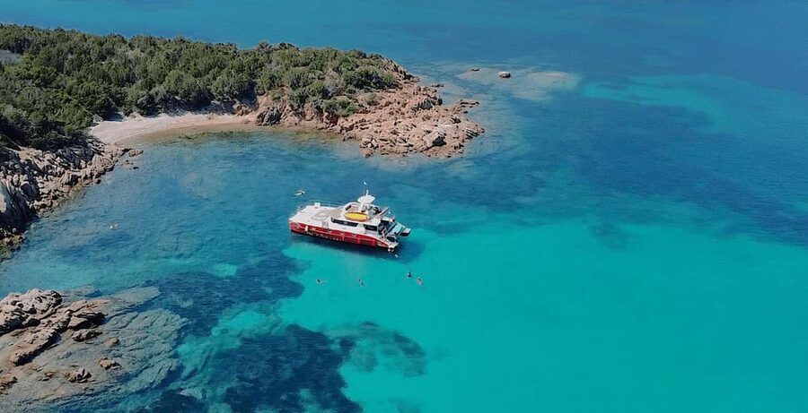 Catamaran cruise to the Lavezzi Islands - Sailing toward Cavallo Island
