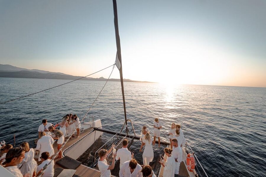 Catamaran half-day excursion - A good choice for families and friends