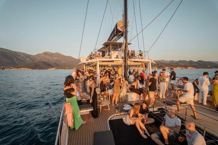 Catamaran half-day excursion - What to bring and what to expect onboard