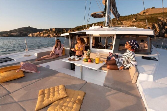 CATAMARAN Kleftiko Poliegos & Round of Milos Lunch with Openbar - Kleftiko brings the best cave scenery