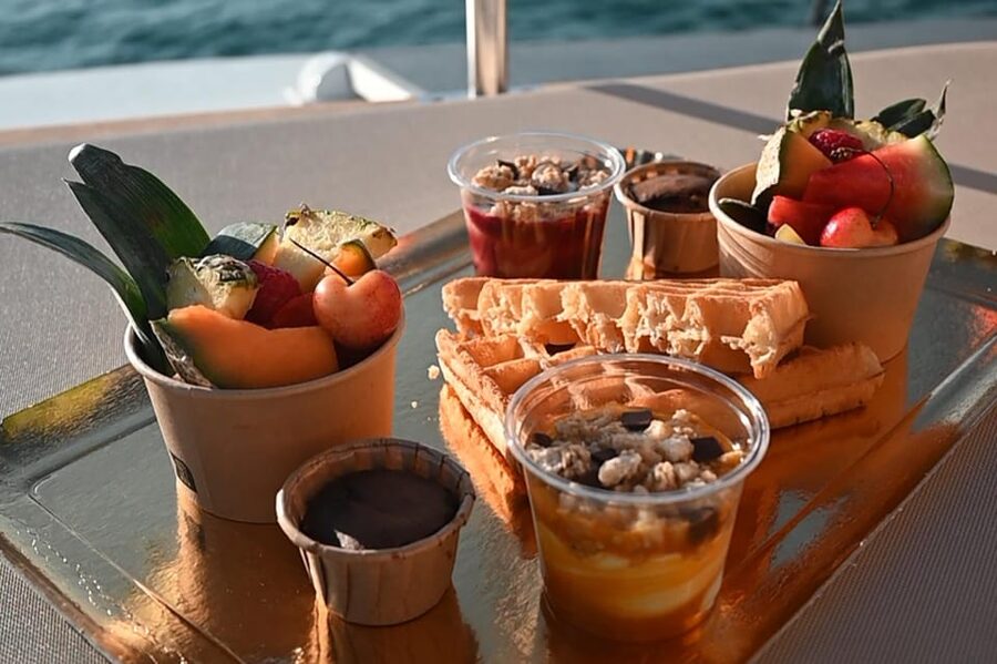 Catamaran Lucile | Sunday brunch - Brunch on a moving boat