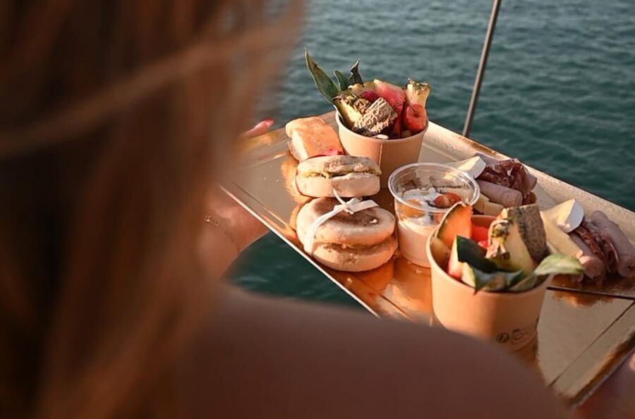 Catamaran Lucile | Sunday brunch - Timing, language, and small practical choices