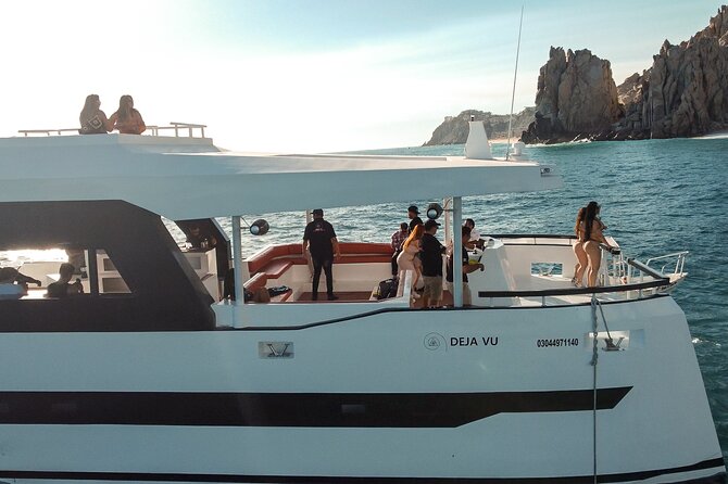 Catamaran - Luxury Private Tour - The Arch photo stop, with about 30 minutes to use it