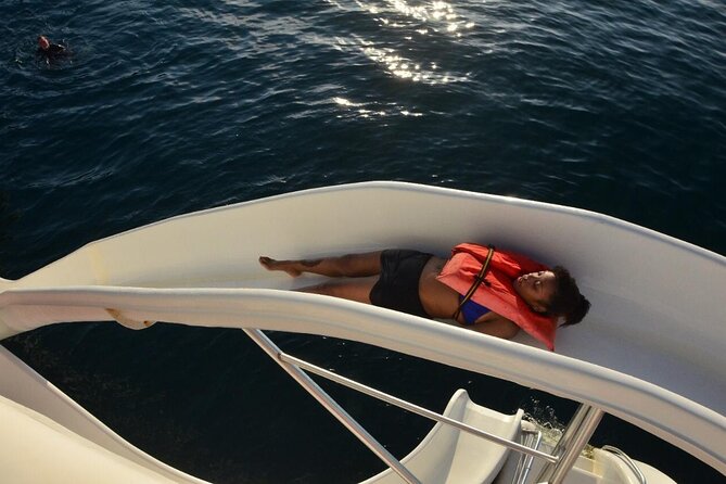 Catamaran Ocean King Manuel Antonio - A big boat with a very social mood