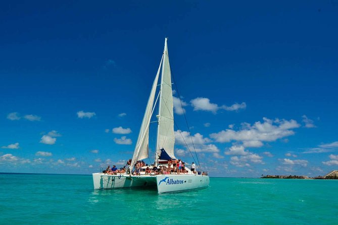 Catamaran Sailing to Isla Mujeres with Snorkeling, Lunch & Open Bar included - Sailing from Cancun with the coast in view