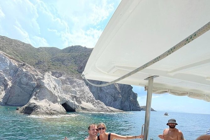 Catamaran Semi Cruise Paros Antiparos includes Food and Drinks - The food and drinks are a major part of the value