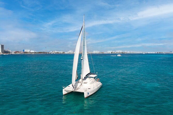 Catamaran Snorkeling with Openbar & Lunch Cancun to Isla Mujeres - The beach-club break