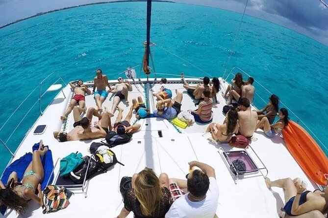 Catamaran Tour to Isla Mujeres from Cancún with Bar and Lunch - The first water stop and snorkeling setup