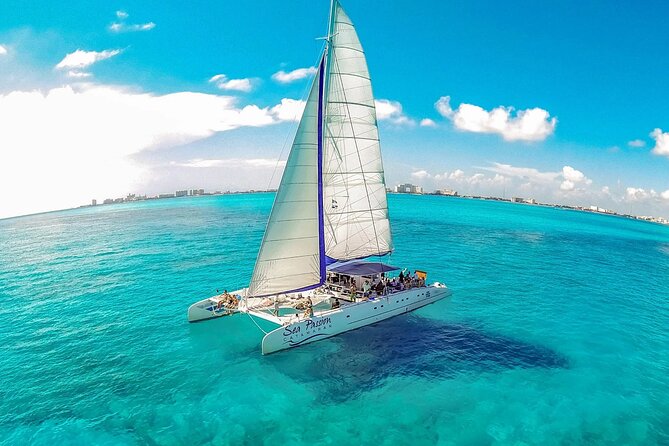 Catamaran Tour to Isla Mujeres from Cancún with Bar and Lunch - Free time in Isla Mujeres town