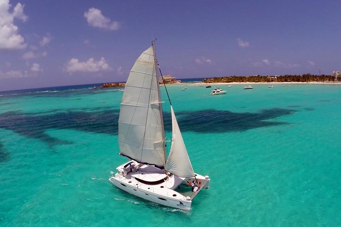 Catamaran Tour to Isla Mujeres, Open bar, Lunch, Snorkeling, Beach Club Included - Who will enjoy this catamaran trip