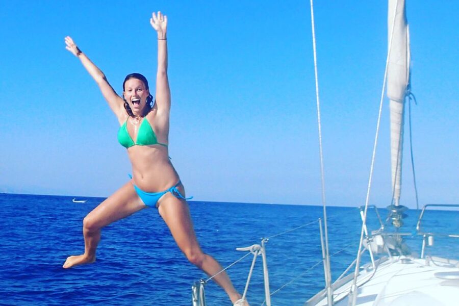 Catania: Coastline Sailing Trip with Aperitif and Prosecco - The crew and the feel onboard