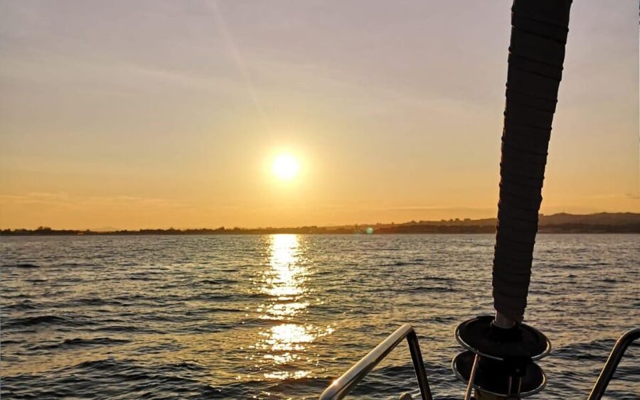 Catania: Guided Sunset Sailing Trip with Aperitif & Prosecco - Prosecco, appetizers, and the evening pace