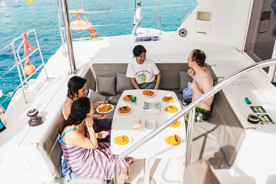 Corralejo: Lobos Island Catamaran Tour with Drinks & Snorkel - Anchoring at La Concha Beach