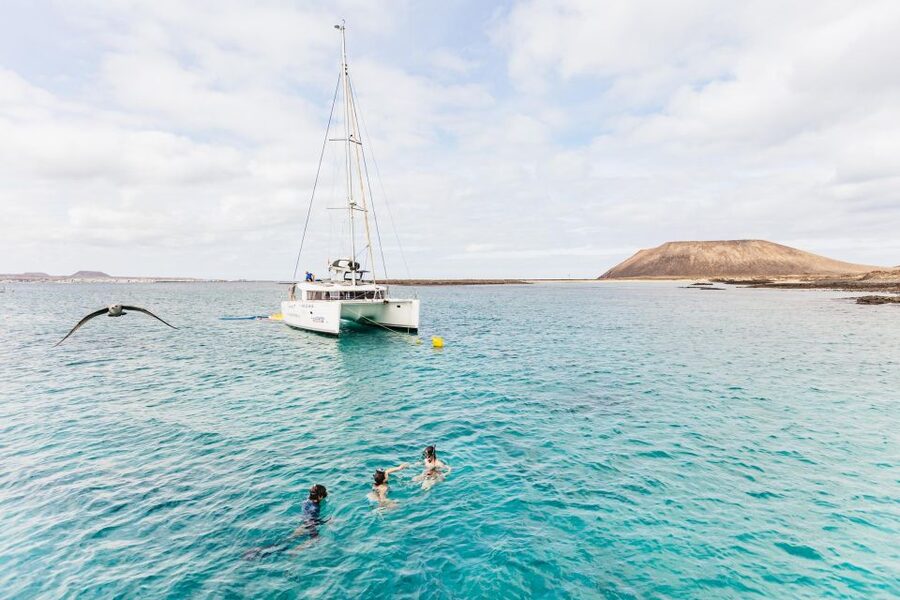 Corralejo: Lobos Island Catamaran Tour with Drinks & Snorkel - Paella, wine, and a relaxed return