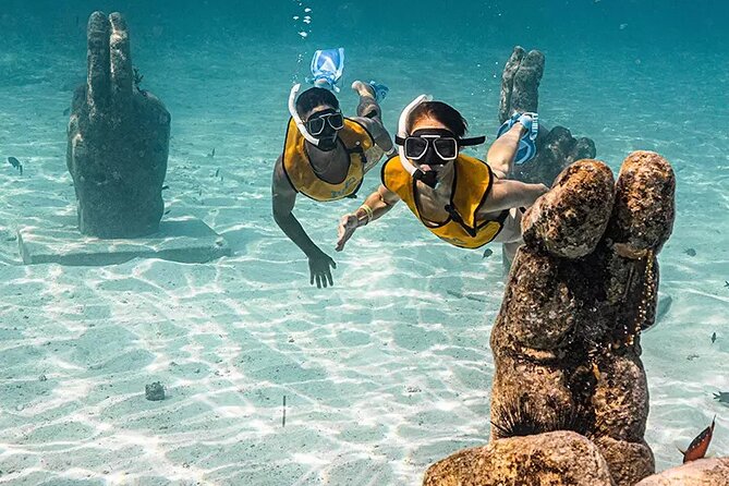 Deluxe Catamaran to Isla Mujeres with Open Bar from Cancun - The snorkeling stop: attractive water, limited room