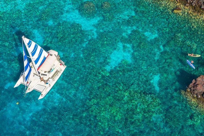 Deluxe Sail & Snorkel to the Captain Cook Monument - Food, drinks, and comfort on board