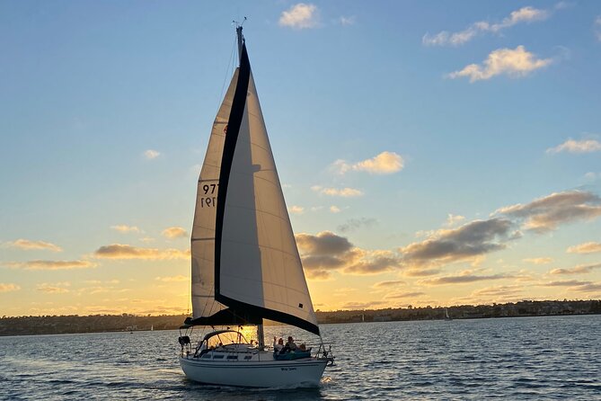 Deluxe Sunset & Day Sail Small Group - The sunset itself is worth planning around