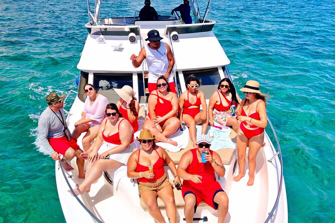 Deluxe Yacht 48FT with FlyBrige Rental in Cancun - What the 48-foot flybridge yacht feels like