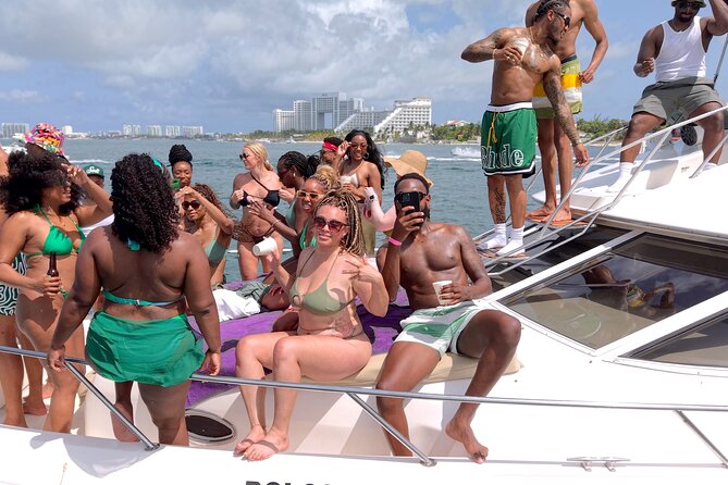 Deluxe Yacht 48FT with FlyBrige Rental in Cancun - Swimming, snorkeling, and the floating gear