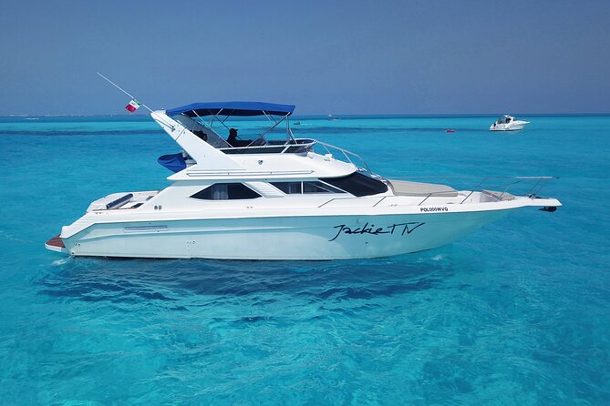 Deluxe Yacht 48FT with FlyBrige Rental in Cancun - Food, drinks, and extra costs