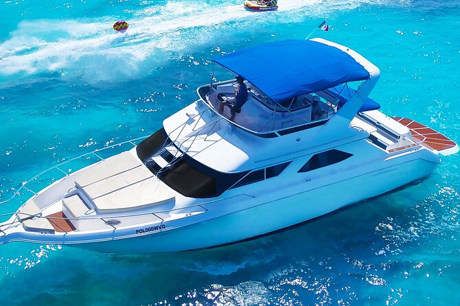 Deluxe Yacht 48FT with FlyBrige Rental in Cancun - The short one and two-hour Cancun route