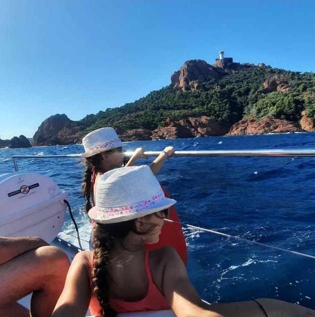 Denia: Cova Tallada Catamaran Tour and Swimming Stop - One Drink, Music, and Time to Sit Back
