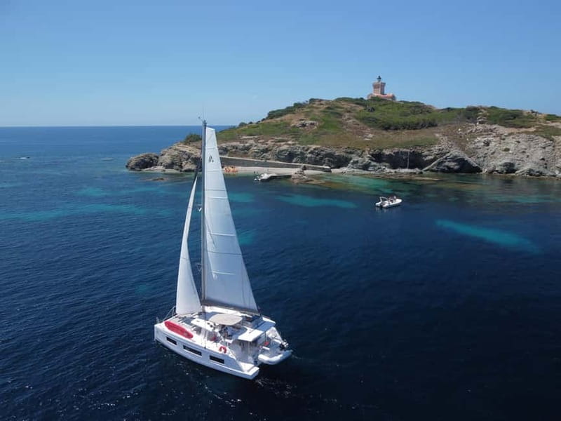 Departure from BRUSC: Half-day catamaran cruise - Setting out from Brusc toward Embiez
