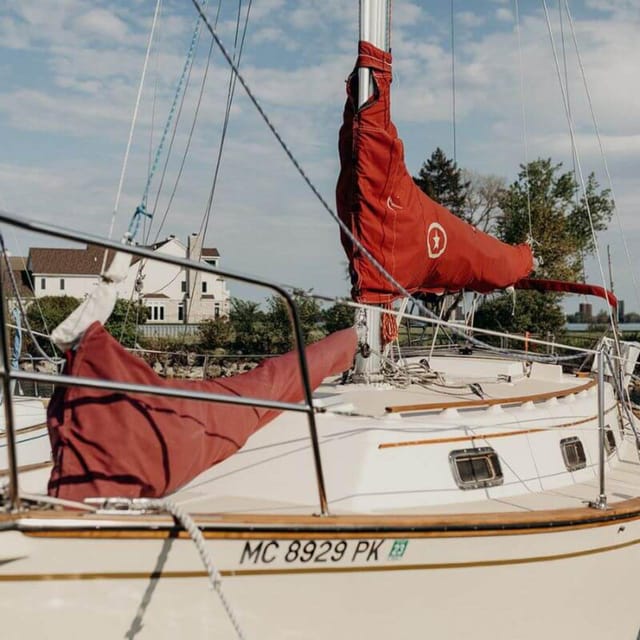 Detroit: Sailing Tour on the Detroit River - Belle Isle and the Detroit Yacht Club