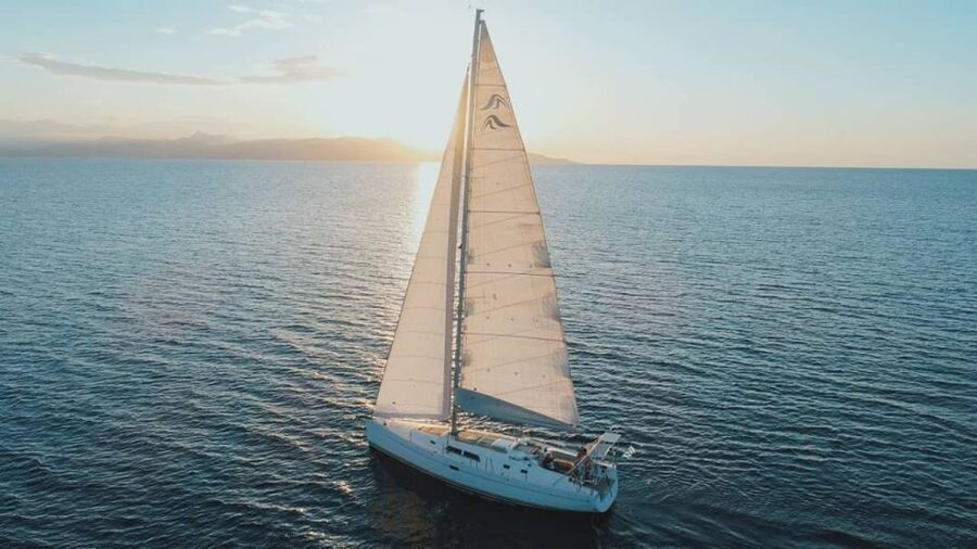 Dia Island: Semi-Private Full Day Sailing Trip with meal - The social side of a 10-person boat