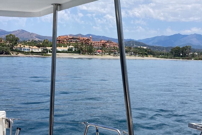 Dolphin trips on a catamaran - Weather, cancellations, and practical planning