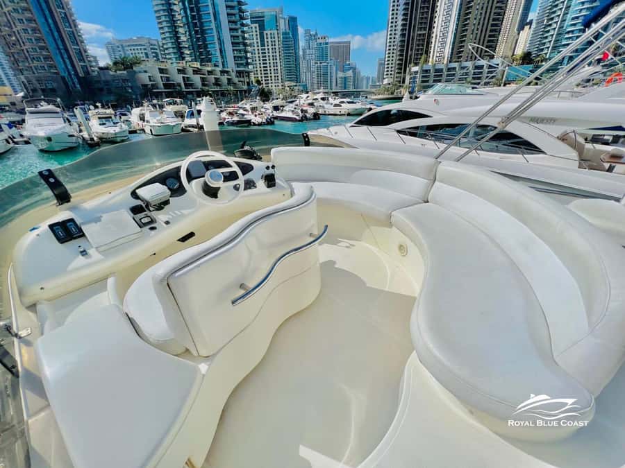 Dubai: Azimut 42 Feet Private Luxury Yacht Cruise - What the 42-foot Azimut gives you