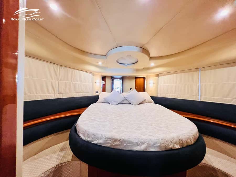 Dubai: Azimut 42 Feet Private Luxury Yacht Cruise - Sunset, sunrise, and photo time