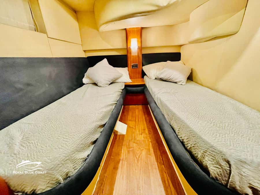 Dubai: Azimut 42 Feet Private Luxury Yacht Cruise - Food, drinks, and the onboard setup