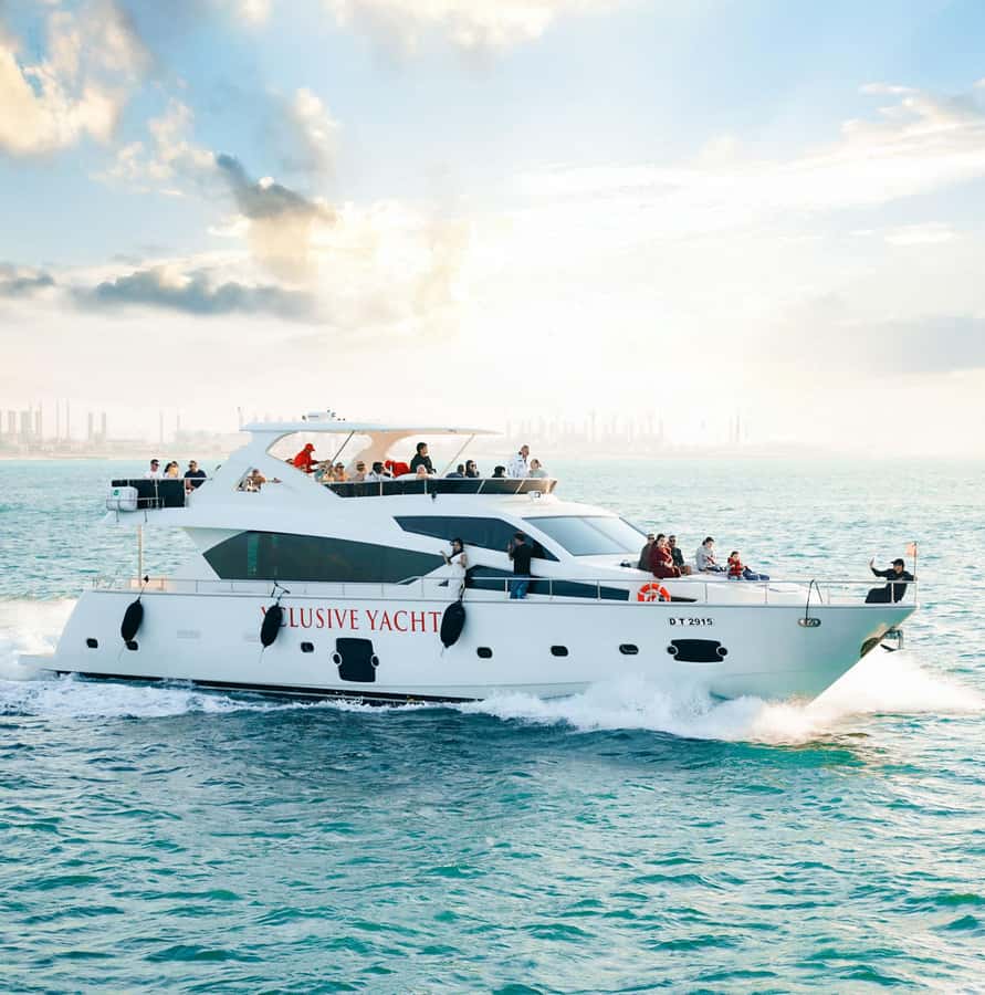 Dubai Harbor: Luxury Yacht Tour with BBQ Options - The one-hour route gives you Dubai’s main waterfront sights