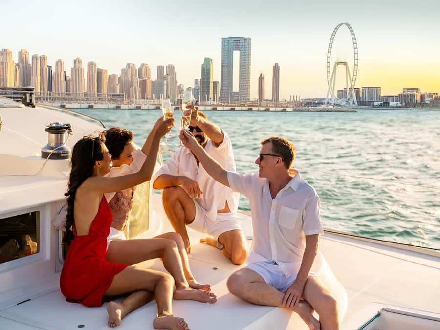 Dubai: Luxury Sunset Yacht Tour with Snacks and Drinks - Key points to know before boarding