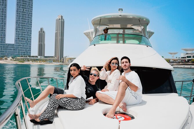 Dubai Marina 1hr Yacht tour with Drinks - What the yacht experience feels like