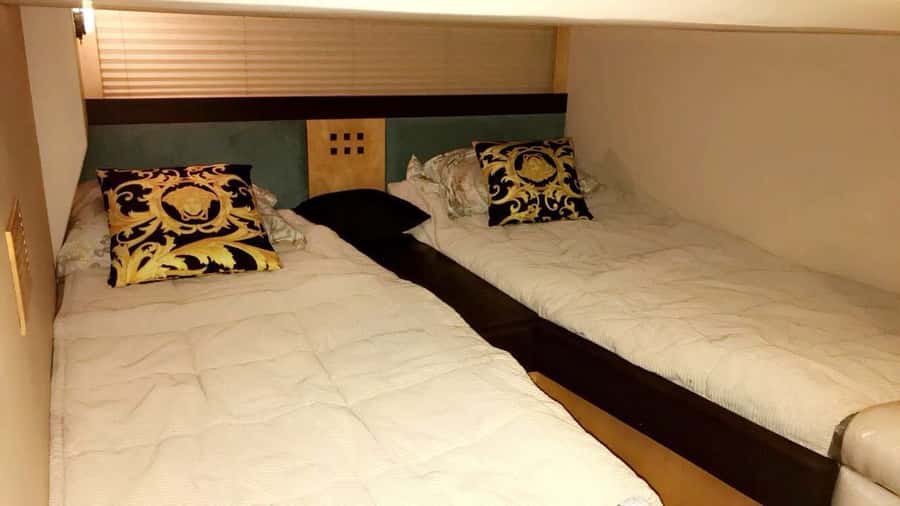 Dubai Marina: 2-Hour Mini Yacht Ride - Food, drinks, towels, and what to bring