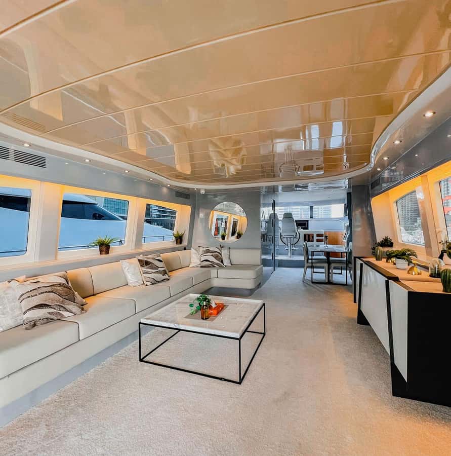 Dubai Marina: Luxury Yacht Tour with Breakfast or BBQ Option - Crew service and the family experience