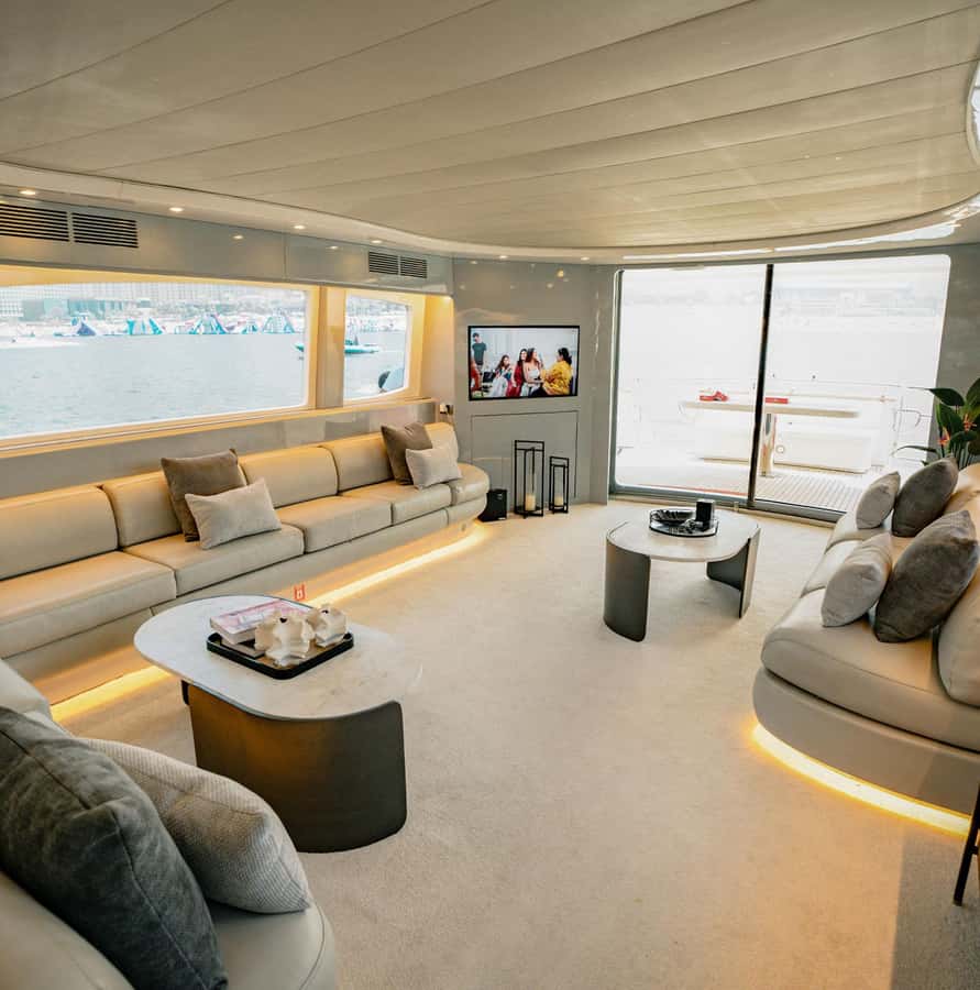 Dubai Marina: Luxury Yacht Tour with Breakfast or BBQ Option - Breakfast, BBQ, and drinks