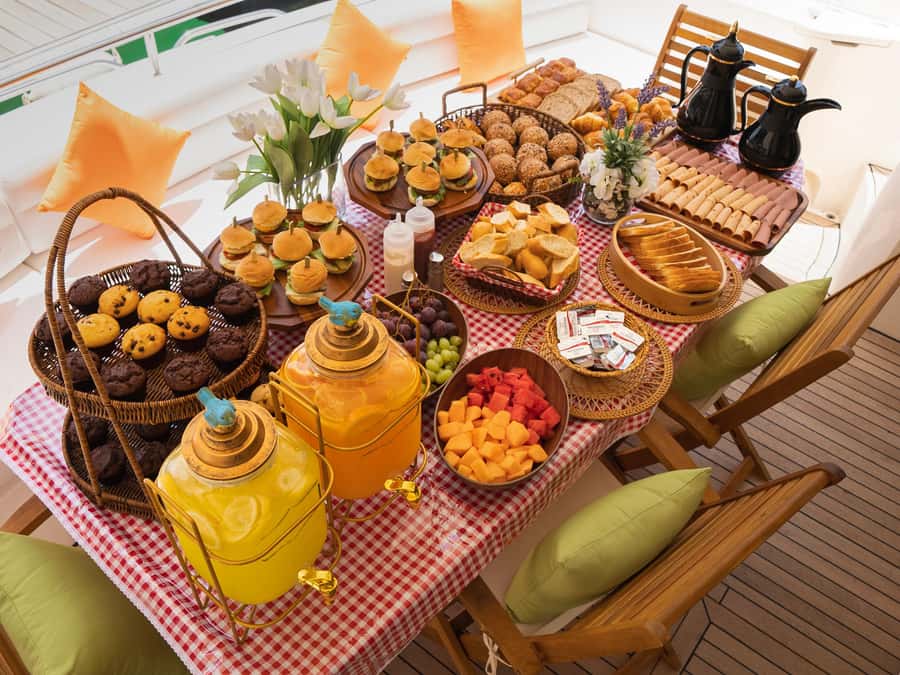 Dubai: Marina Sightseeing on Yacht with Breakfast - Leaving the marina for the two-hour cruise