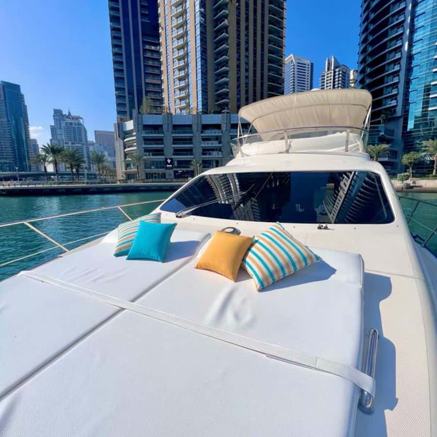 Dubai: Marina Sightseeing on Yacht with Breakfast - Who will get the most from this cruise