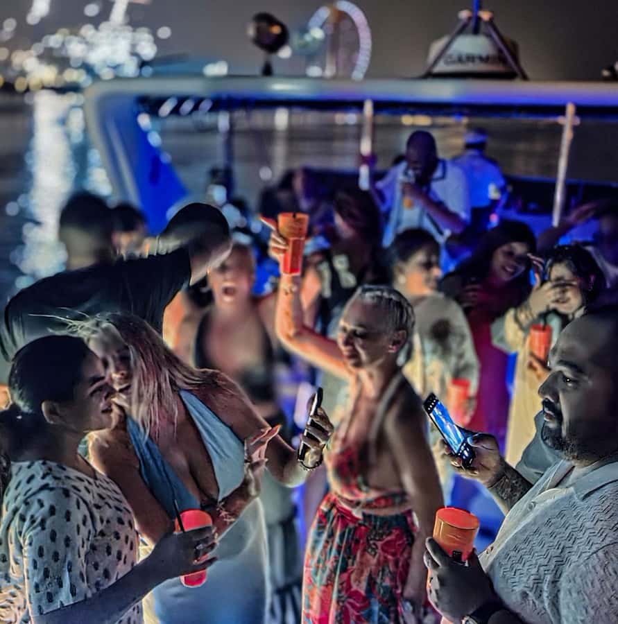 Dubai: Marina Yacht Party with BBQ, Unlimited Drinks and DJ - A Dubai night out with the city as your backdrop