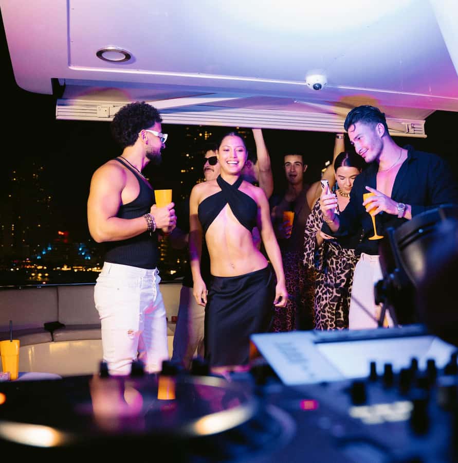 Dubai: Marina Yacht Party with BBQ, Unlimited Drinks and DJ - Is $89 good value?