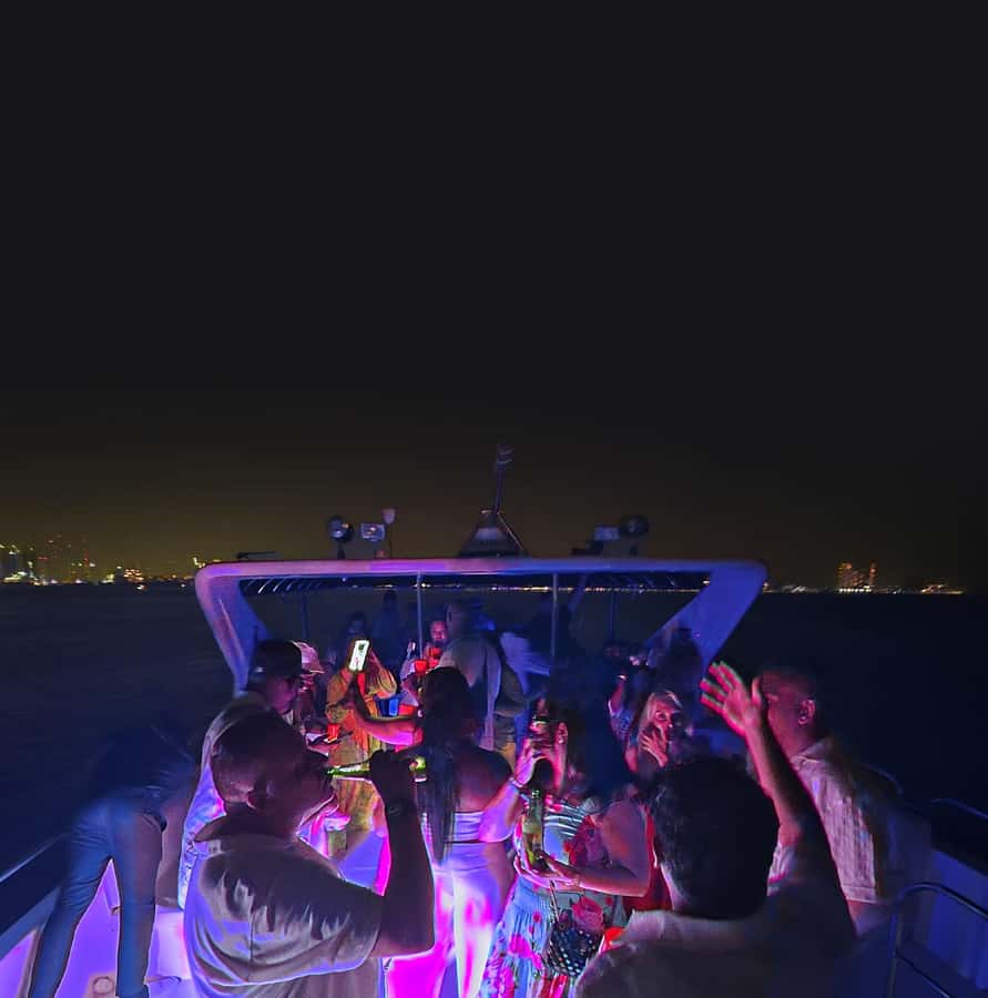 Dubai: Marina Yacht Party with BBQ, Unlimited Drinks and DJ - Who should book this yacht party?