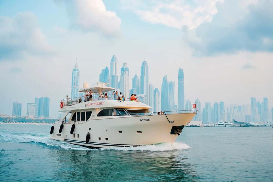 Dubai Marina Yacht Tour: Ain Wheel, JBR & Harbour in 1 Hour - What this one-hour yacht cruise is really like