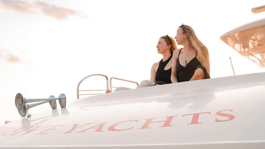 Dubai Marina Yacht Tour: Ain Wheel, JBR & Harbour in 1 Hour - Should you book the Ain Wheel, JBR, and Harbour cruise?