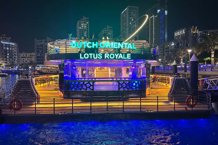Dubai: Mega Yacht Dinner Cruise with Buffet - Choosing between standard and VIP tickets